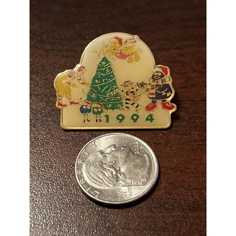 1994 McDonald’s Mascot Gang Christmas Tree Holiday Ronald Employee Lapel Hat Pin